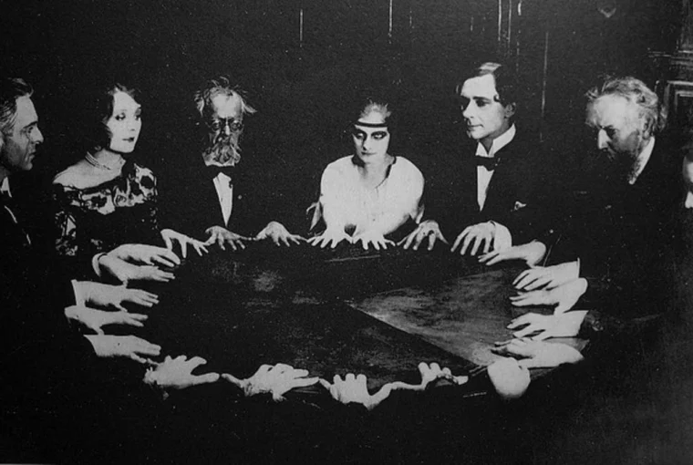 Controversial Salons Vol. 2 - The Seance
